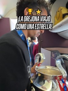 ¡¡LA COPA VIAJÓ EN PRIMERA!!✈️🏆 #Marquinhos aseguró a la orejona para que tenga un viaje tranquilo hacia París tras las consagración del #PSG... ¡FELIZ VIAJE! @psg #TikTokDeportes #ChampionsLeague