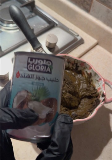 قالوا الأولين: الحناء توسّع الصدر وتشرح الخاطر🌿🤍 والصدق ما قالوها من فراغ 🙂‍↔️🤍 من يحطها يعرف الشعور اللي بعدها.😌🤍 #حنا_سلافه #عناية #foryou #عناية_بالبشرة #بريده_القصيم