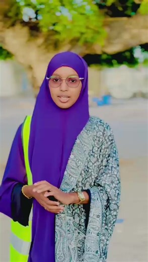 U adeegista Bulshadu❤️ waa mid kamida shaqada ugu muhiimsan uguna masuuliyad badan. Waxay farxad galisaa dadka inta u baahan caawinta iyo taageero.🤝 Dareenka aad dareemayso markaaad si hufan ugu adeegeyso dadkaaga u hadlayso dadka intooda aan hadalkooda meel gaaadhayn waaa dareen ku qotama xasiloooni iyo deganaaan. waxa kasii cajiibsan hooyoooyinka iyo aabayaasha aaad ka farxinayso ee ducada iyo naxariista kula barbar taagan. waxaaan amaanayaaa qof kasta oo ku jira shaqadan waxaaan leeyahay wax