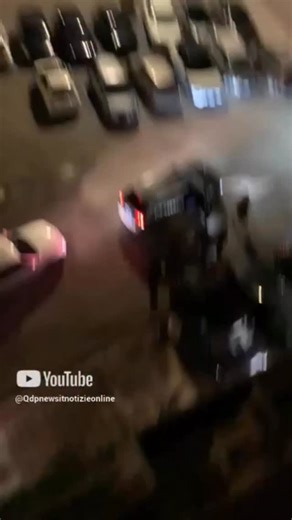 Qdpnews on Instagram: "“Ha un coltello, chiamate i Carabinieri!”. Poche parole urlate nella calma della notte coneglianese e immortalate – assieme alle immagini di diverse persone e di un’auto che si allontana dalla piazza – in un video girato da alcuni residenti di piazza Calvi. Sono da poco passate le 3.30 quando un cittadino americano di 28 anni, appartenente alla base militare di Aviano, è rimasto ferito da una coltellata al torace, proprio nelle vicinanze di un club cittadino aperto fino a