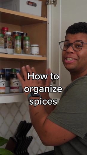 How to Organize Your Spice Cabinet Effectively
