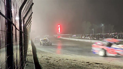 Chad Edwards leads over Janczuk, Roselli, Sunn, and LaDuc with 40 laps to go! | Devil's Bowl Speedway - West Haven, VT
