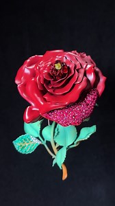 [High Jewellery Week] Anna Hu’s @annahu_hautejoaillerie latest high jewellery masterpiece is a tribute to a rose… and the woman who transformed it into a symbol of grace. Inspired by Princess Grace of Monaco and her legacy of love and generosity, the La Rose Gracieuse brooch is a symbol of inner beauty blooming outward. Like many of Anna Hu’s creations, it bridges East and West, and blends tradition with innovation. The design features over 380 gemstones, including a 1.18-carat fancy vivid yello