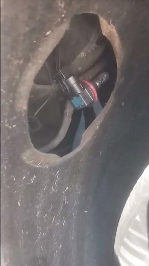 How to replace the headlight in a 2021 Jeep Grand Cherokee