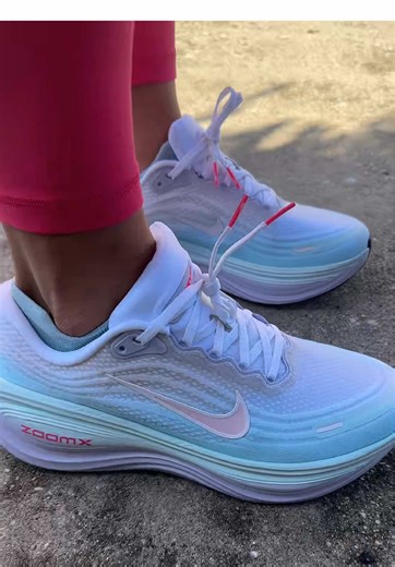 Mermaid vibes🩵🩷 #nikevomero #nikevomeroplus #runningshoes #longrunshoes