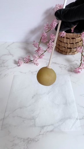 Pretty packaging 🎀 #babyshowertreats #cakepops #chocolatecoveredtreats #prank #howto #smallbusiness