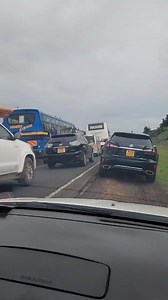 When you overlap and block incoming traffic what do you expect, common sense is very important Nairobi-Naivasha highway | Moses Gathitu Chief Chef