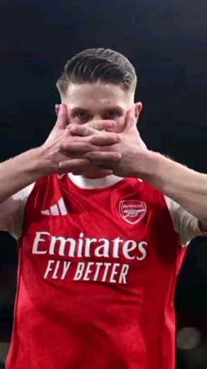Arsenal leave it LATE to get a win against Everton and go ten points clear at the top of the table