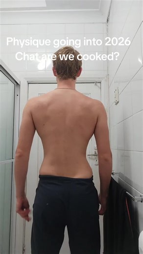 Beginner runner physique as someone training for a marathon in 2026. Are we cooked? #mensphysique #marathontrainingforbeginners #gymphysique #january