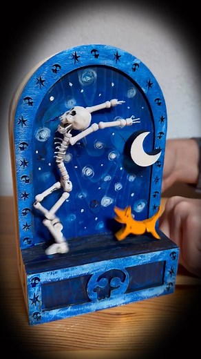 Automaton creator @stoccafisso_design originally built this automaton out of wood and paper mache before deciding to remake it in wood (while also improving its mechanisms) - we love the whimsy, and what a great example of revamping old designs! #beautifulbizarre #AmedeoCapelli #stoccafisso_design #automata #automaton #spooky #skeleton #halloween #skull #creepy #creepyart #movingart #designinspiration | Beautiful Bizarre Magazine