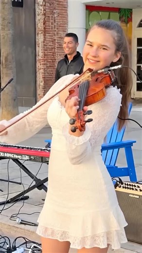 Karolina Protsenko: Violinist's Street Performances