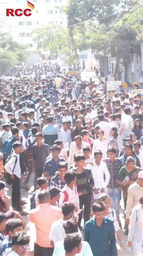 Shivraj Motegaonkar on Instagram: "प्रा. शिवराज मोटेगावकर सरांच्या दूरदृष्टीपूर्ण दृष्टिकोन ,शिकवणी ,व्यवस्थापन आणि RCC च्या आजवरच्या सुवर्णाक्षरांनी लिहिलेल्या देदीप्यमान यशपरंपरा आणि निकालावर अढळ विश्वास ठेवून, आज पार पडलेल्या ‘RCC SET’ स्कॉलरशिप परीक्षेला संपूर्ण महाराष्ट्रातून विद्यार्थ्यांचा अभूतपूर्व, उस्फूर्त प्रतिसाद लाभला. राज्याच्या कानाकोपऱ्यातून आलेली ही विद्यार्थ्यांची लाट म्हणजे RCC पॅटर्नवरील अतूट श्रद्धेची, विश्वासाची आणि यशाच्या खात्रीची जिवंत साक्ष होय. या ऐतिहासिक आणि प्रेरणाद