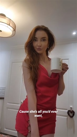 Lily Annabelle Official | Chivette on Instagram: "Just rolled out of bed, hair’s a mess, first cuppa in hand. Good vibes only!"