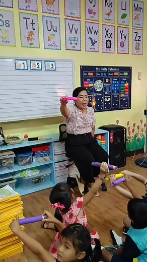 The pre-K2 learners are having fun making a horizontal line using a pop tube. #PopTube #fbreelsfypシ゚ #asmrsounds #fbreelsfypシ゚viralシ #fypchallenge #fbreelsfypシ゚viralfbreelsfypシ゚viral | Lapid Kinderland Inc.