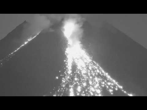 Multiple Dome Collapses at Merapi Volcano— Incandescent Flows Captured in Infrared (Apr 7, 2026)