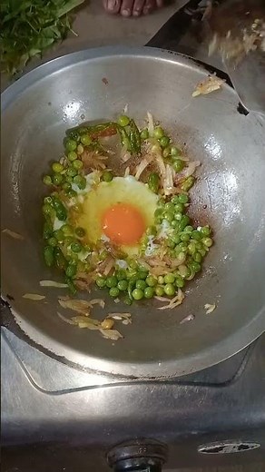 🍜 Easy, tasty & homemade! 🥚🫛 Try this Egg & Green Peas Noodles. 😋 ❤️