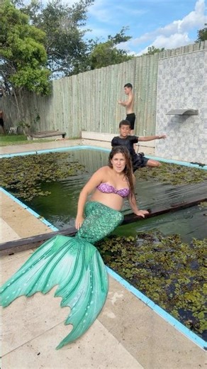 DANÇANDO NA PISCINA DE CHERNOBYL