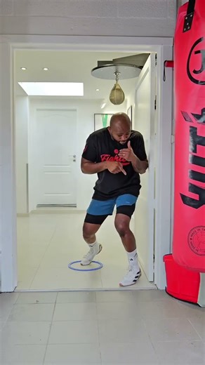 Working on in and out movement in boxing#boxercise #boxfit #barbellbrigade #gaintrain #weightclasses