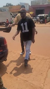 32K views · 489 reactions | Pallaso and Alien Skin meet! Their dogs were on standby to start fighting  | Howwe Biz | Facebook