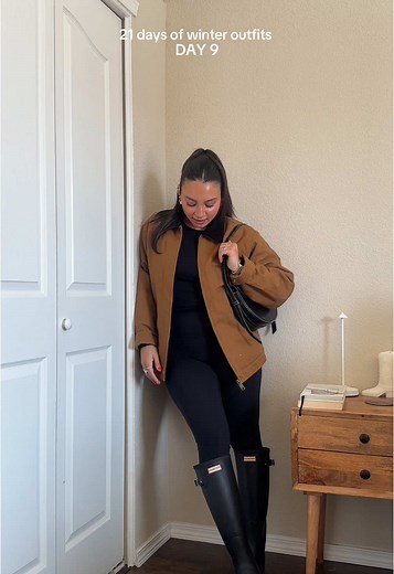 Stylish Hunter Boots Outfit Ideas for Winter Fashion