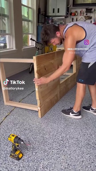 The coolest LEGO table 🧱 #legos #legostorage #lego #crafttable #toytable #storage #kidsorganization #kidstoys #buildingmaterials #pink #organizedhome #kids #roomorganization