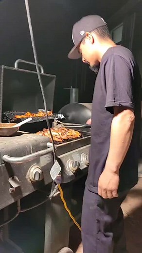 Garza Chris (@garzachris0)’s videos with Cumbia sobre el río / Interludio - Celso Piña y su Ronda Bogotá