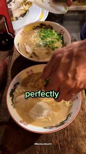 Old Man Makes the Best Ramen in Japan on a Tiny Cart