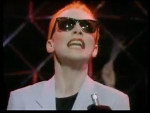 Eurythmics performing 'Sweet Dreams (Are Made Of This)' on TotP 👏 | DJ Mag