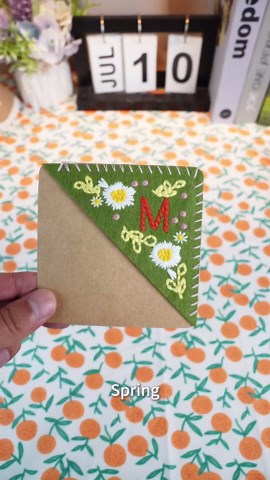 Personalized Hand Embroidered Corner Bookmark, 26 Letters Hand Stitched Felt Corner Letter Bookmark, Cute Flower Embroidery Bookmarks for Book Reading Lovers Meaningful Gift (Summer，A