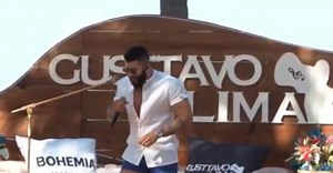 Shortinho curto de Gusttavo Lima rouba a cena em live do cantor