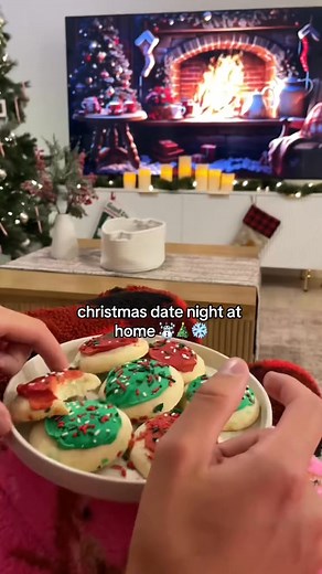 decorating for christmas makes me so happy 🥹🥹 when do you start decorating 🎄🎄 #FamilyLove #familyphotography #Family | Quincieandzachfan