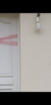 Comment réaliser une décoration de porte pour Noël
