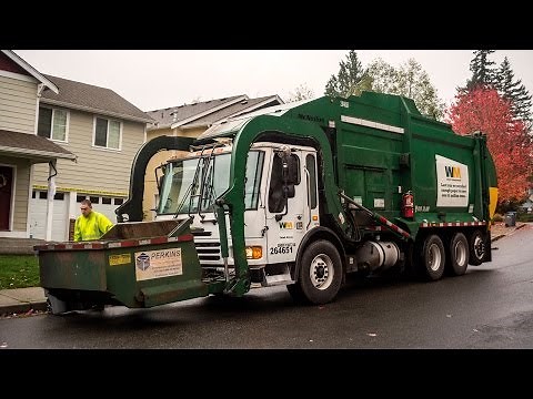 Freightliner Condor - McNeilus Pacific Series Front-Load Garbage Truck