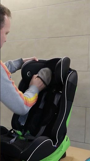 HOW TO CLEAN CHILD CAR SEATS AT HOME