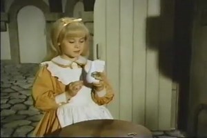 Alice in Wonderland 1985 Hallway growth and shrink