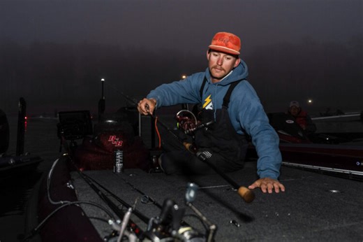 GALLERY: Playing the waiting game on Day 2 at Sam Rayburn - Major League Fishing