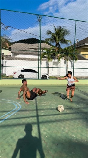 Pk on Instagram: "HOJE É DIA DA MINHA DUPLA PREFERIDA!! Ser pai de vcs mudou completamente a minha vida. Vcs me ensinaram a ser mais forte, mais paciente e, principalmente, mais feliz. Q a vida continue unindo vcs, fortalecendo esse laço tão especial, e q nunca falte amor, cumplicidade e alegria no caminho de vcs . Saibam q o papai estará sempre aqui, em todos os momentos, para proteger, apoiar e amar infinitamente. Feliz aniversário, minhas filhas. Vcs são o melhor presente q a vida me deu. ❤️�