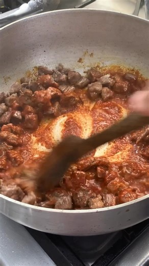 26K views · 414 reactions | La comida criolla casera tiene esos platos, deliciosos y económicos que nos sacan de apuro como el Olluco con Carne, un plato tradicional antiguo que inicialmente se hacía con charquicán, pero las mamás y las abuelas han sabido adaptarlo a la comida casera, poniéndole pollo o carne, cuéntame cuál es tu favorito? #panchococinero #cicina #Receta #tips | Pancho Cocinero | Facebook