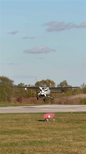 CESSNA CENTURION P210R SMOOTH LANDING LAKE IN THE HILLS 3CK RWY 26
