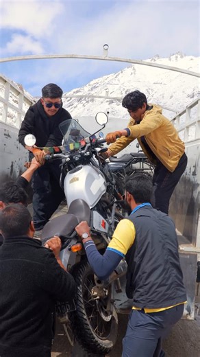 Rajesh Babu on Instagram: "❄️ When snow says NO, planning says GO 💪 Heavy snowfall ❄️ and higher altitudes mean bikes are not allowed to ride further. But that doesn’t mean your journey stops. 🚚 Bikes loaded safely into trucks 🏔️ Routes managed with real-time decisions 🛡️ Rider safety always comes first In the Himalayas, adventure is not just about riding — it’s about backup plans, experience, and responsibility. Snow may block the road, but we’ve got you covered 🙌 This is the behind-the-sc