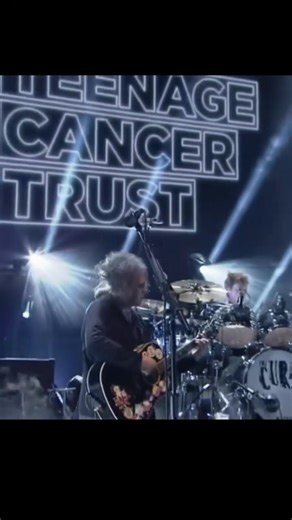 4.2K views · 191 reactions | The Cure fez sua segunda aparição nos...