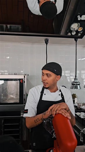 CHEF B ON DEMO AT SENSEOFTASTECHEFSCHOOL NAAN BREAD...#URBANVIBES #CHEF_B_URBAN #chefschool