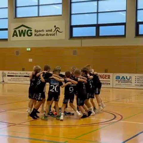 Barleber Handball Club e.V. on Instagram: "+++ Erfolgreicher Jahresabschluss +++ Am letzten Samstag traf unsere männliche E2-Jugend in der Mittellandhalle auf das junge Team vom BSV 93 Magdeburg. Beide Teams erwarteten ein Spiel auf Augenhöhe. Die Gäste aus Magdeburg erwischten den besseren Start und gingen mit 0:3 aus Sicht des BHC in Führung. Nach dem Ausgleich zum 5:5 in der 10. Spielminute fanden unsere BHC-Jungs immer besser ins Spiel und belohnten sich mit tollen Angriffen. Zwar wirkte es