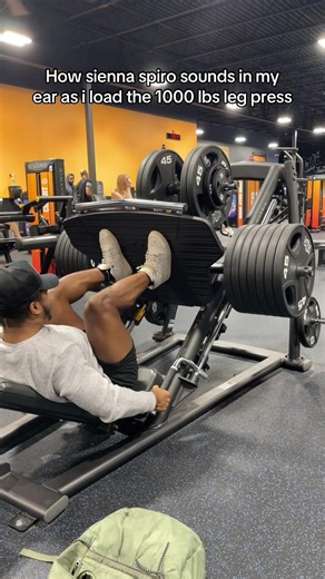 i love this lady fr #gym #fitness #heavyweight #music #siennaspiro