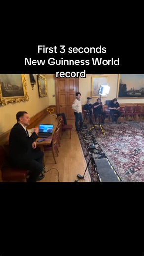 OneMorePushUp🇬🇧 on Instagram: "Most push ups in one hour 3378 Guinness World Record #pushup"