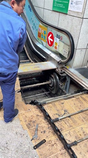 What’s INSIDE a Mall Escalator System