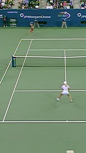 Justine Henin LOBS a lob! 🔥