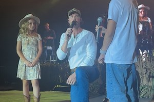 Riley Green on Instagram: "Had an awesome week celebrating gold records, my birthday, my new bar @duckblindnash and my new album #dontmindifido with some great folks. Thanks to everyone who came out to party with us. #weouthere #countrymusic #birthday #itsacelebration #holloweencarl #yesthatsacandleinameatball"