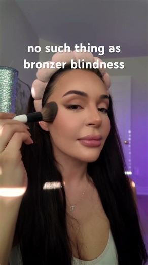 BRONZER BLINDNESS? Never heard of her.