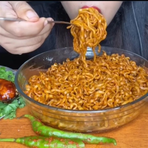 Korean spicy noodles💞🍝 @SpiceASMR#mukbang #eating#spicy#noodles#korean#asmrfood#chilli#chowmin